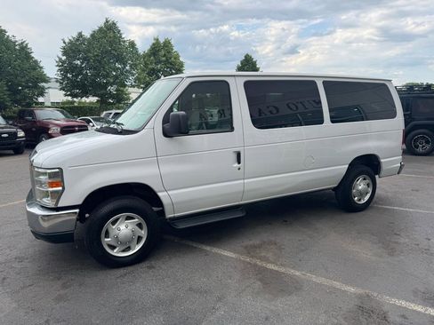 Used 2014 Ford E-350 and Econoline 350 XLT RWD image 17
