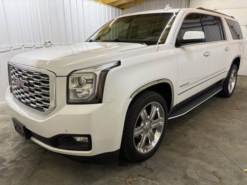 Used 2018 GMC Yukon XL Denali image 3