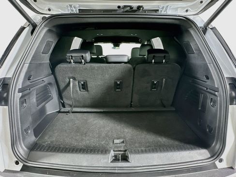 Used 2025 Chevrolet Traverse LT FWD image 30