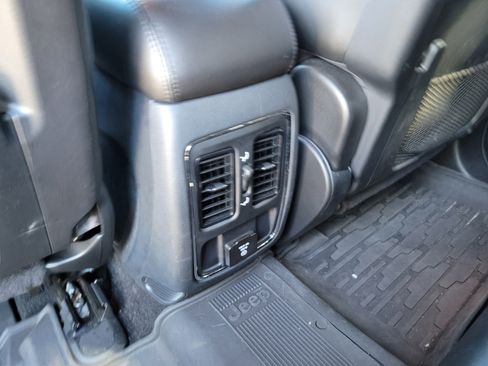 Used 2020 Jeep Grand Cherokee Altitude AWD/4WD image 11
