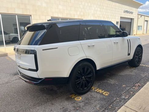 Used 2025 Land Rover Range Rover SE image 4