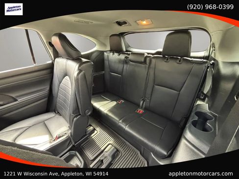 Used 2022 Toyota Highlander XLE AWD/4WD image 37