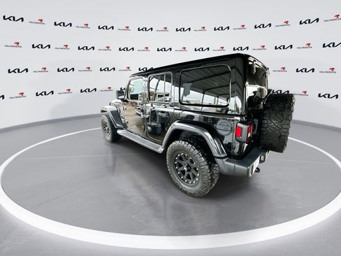 Used 2019 Jeep Wrangler Unlimited Sahara w/ Uconnect 4C Nav & Sound Group image 6