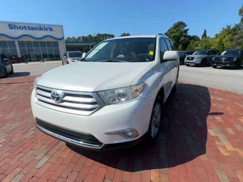 Used 2012 Toyota Highlander Limited w/ Tow Pkg FWD image 6