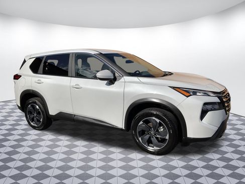 Used 2025 Nissan Rogue SV image 1