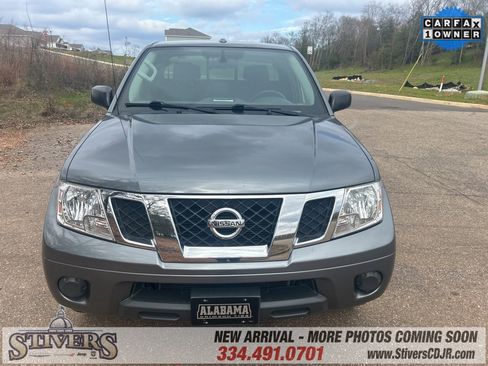 Used 2018 Nissan Frontier SV image 2