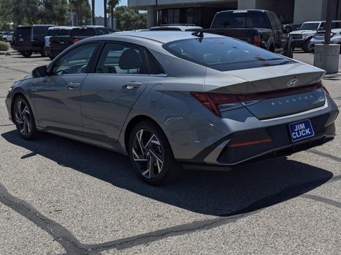 Used 2024 Hyundai Elantra Limited FWD image 4