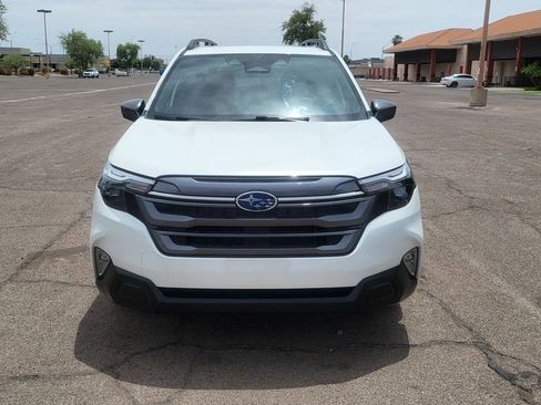 Used 2025 Subaru Forester Premium AWD/4WD image 3