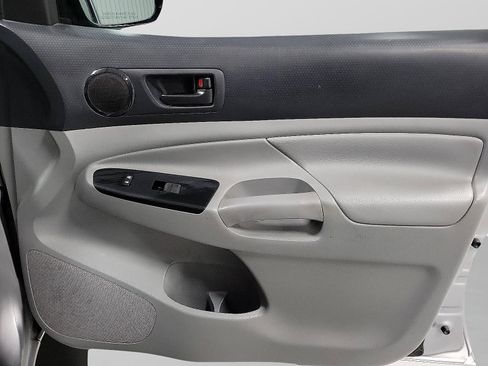 Used 2015 Toyota Tacoma 4x4 Access Cab image 16
