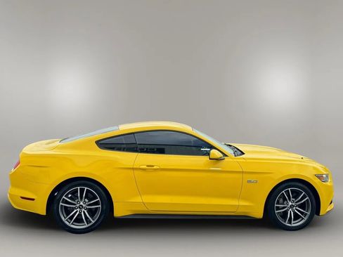 Used 2017 Ford Mustang GT RWD image 3