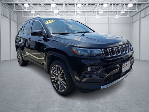Used 2023 Jeep Compass Limited w/ Elite Group AWD/4WD image 8