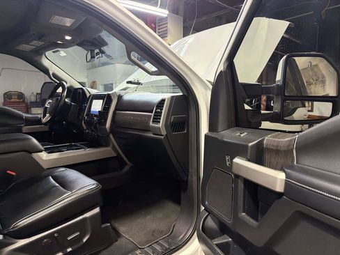 Used 2021 Ford F250 Lariat w/ Lariat Ultimate Package AWD/4WD image 28
