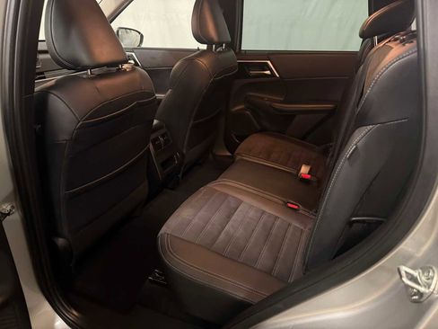 Used 2023 Mitsubishi Outlander SE image 22