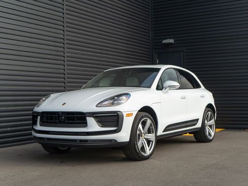 New 2026 Porsche Macan image 1