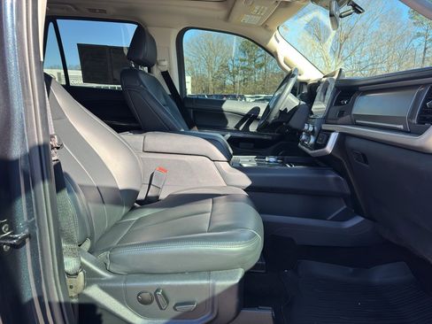 Used 2023 Ford Expedition XLT image 15