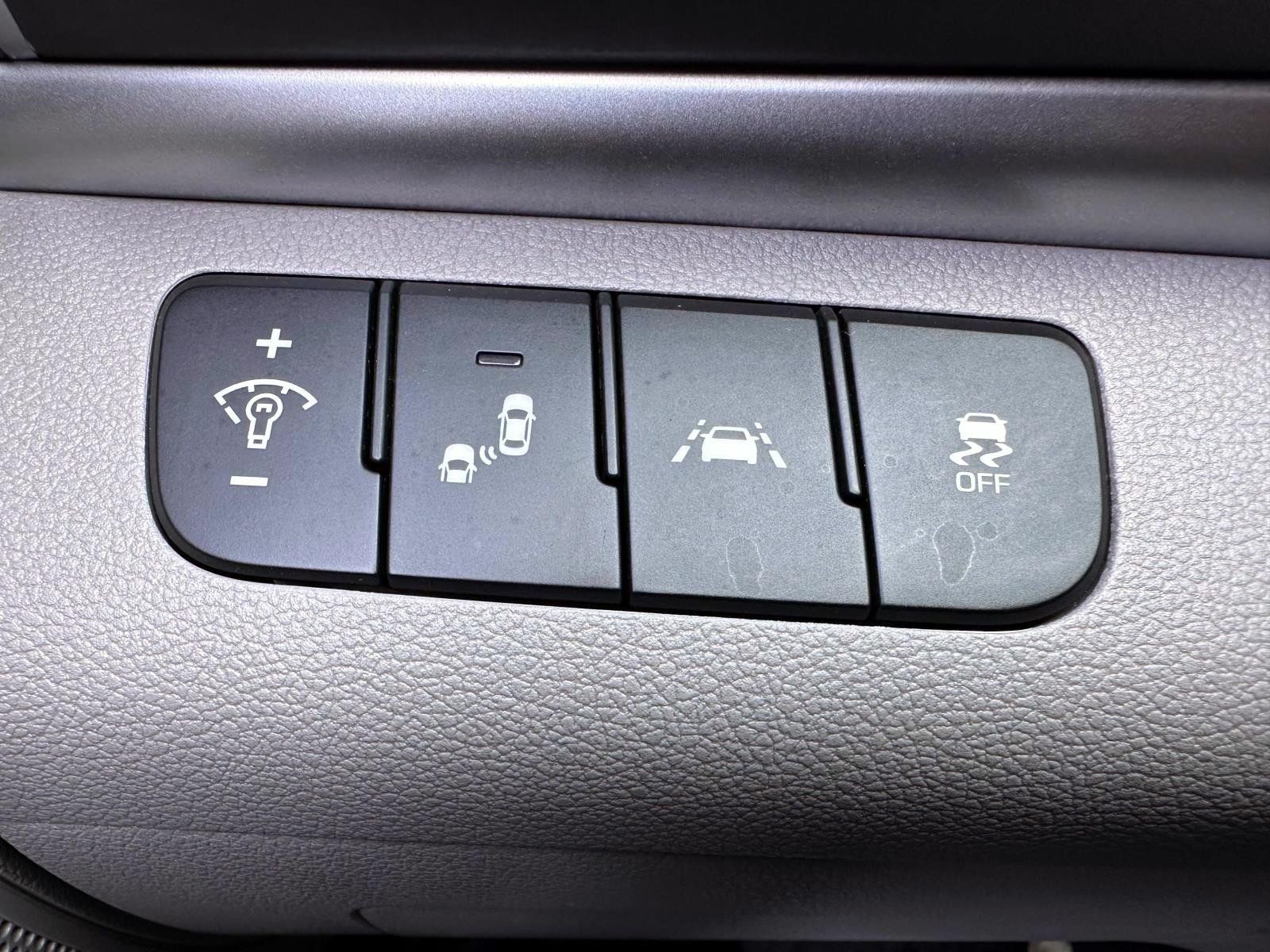 Used 2020 Hyundai Elantra SEL FWD image 14