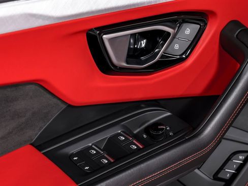 Used 2019 Lamborghini Urus image 10