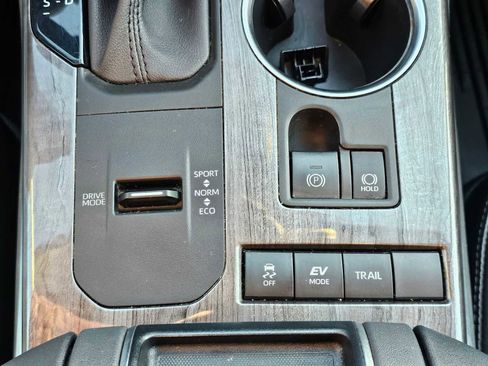 Used 2021 Toyota Highlander Platinum image 28