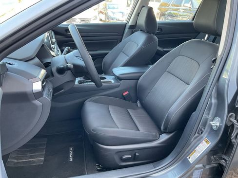 Used 2025 Nissan Altima 2.5 SV image 14