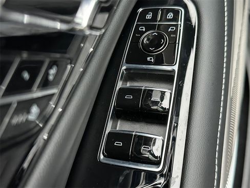 New 2025 Cadillac Optiq Luxury 2 image 21