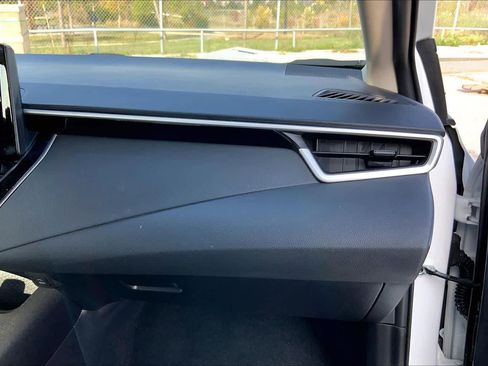 Used 2025 Toyota Corolla LE image 17