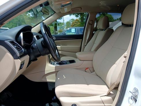 Used 2021 Jeep Grand Cherokee Laredo image 19