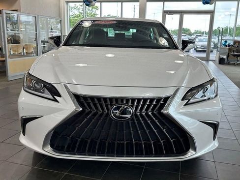 Used 2024 Lexus ES 350 w/ Premium Package FWD image 2