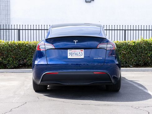 Used 2022 Tesla Model Y Performance image 8