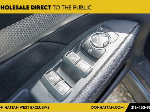 Used 2019 Ford Explorer XLT image 17