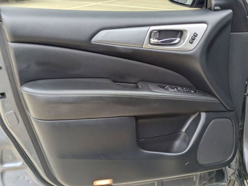 Used 2020 Nissan Pathfinder SL image 11