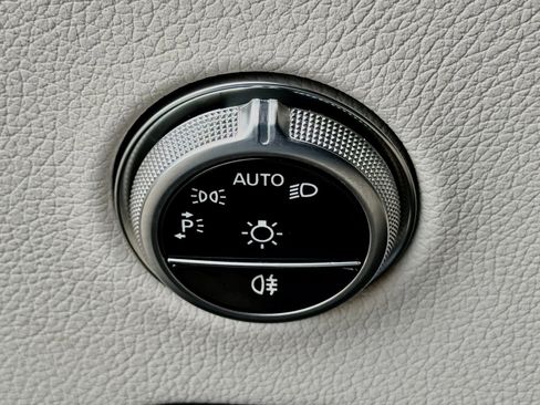 Used 2025 Mercedes-Benz GLC 300 image 29