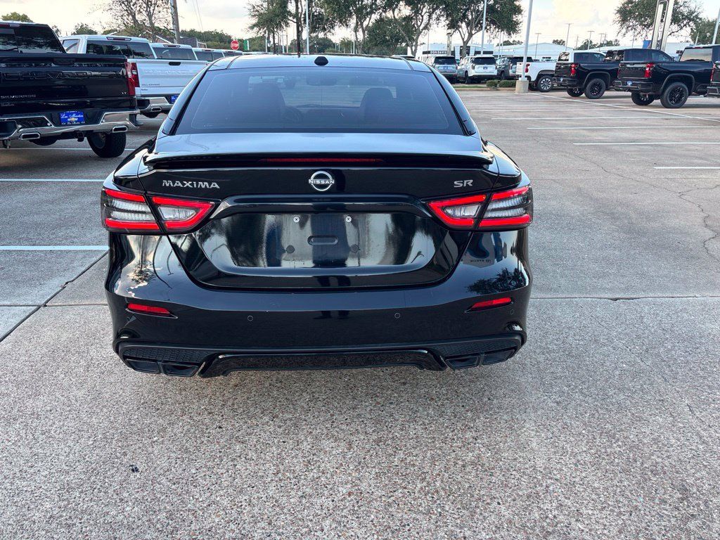 Used 2023 Nissan Maxima SR w/ Sport Mat Group FWD image 6