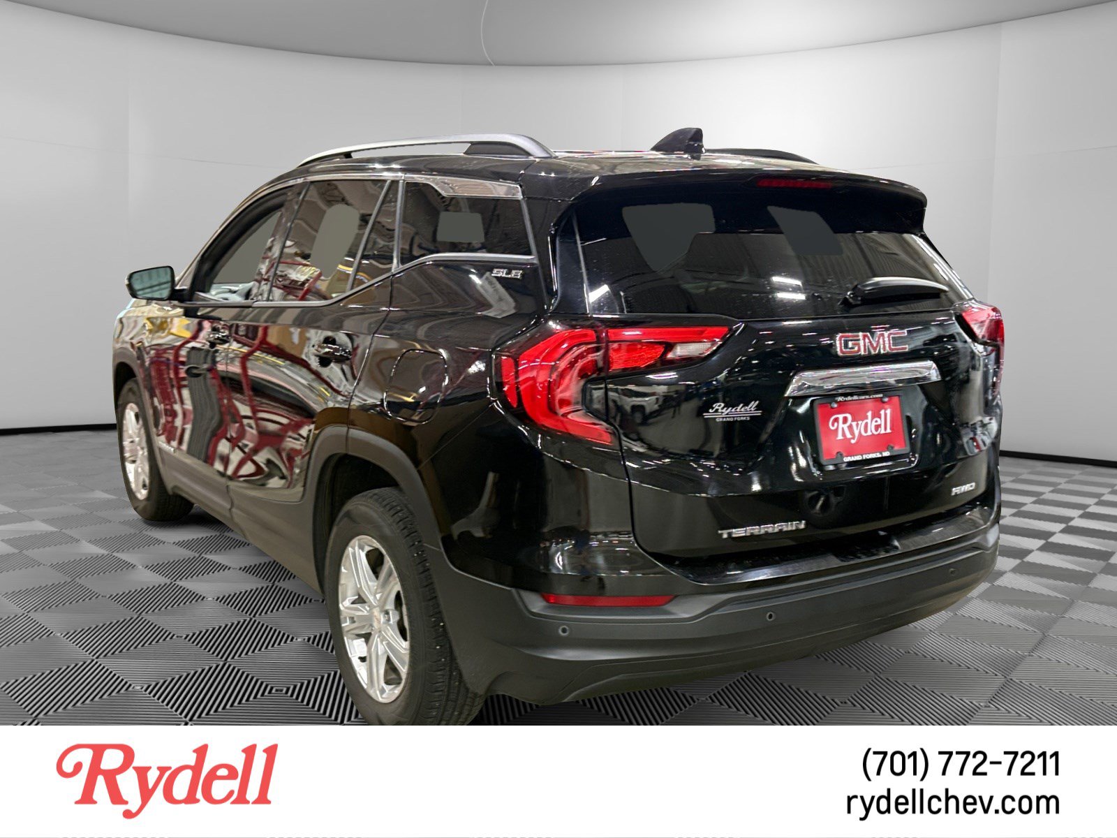 Used 2019 GMC Terrain SLE w/ Driver Convenience Package AWD/4WD image 2