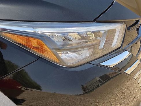 Used 2025 Nissan Versa SV FWD image 9