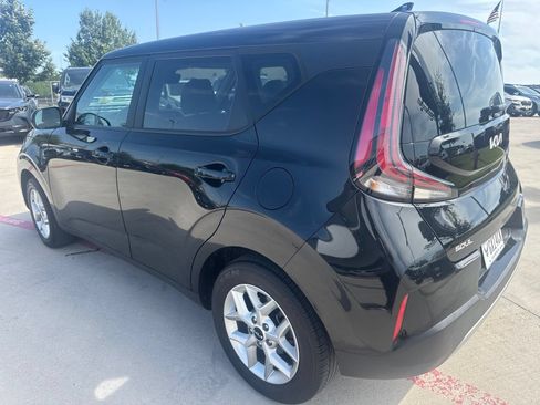 Used 2024 Kia Soul LX w/ Option Group 015 FWD image 15