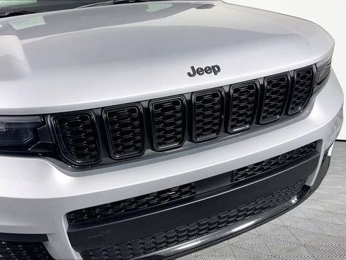 Used 2025 Jeep Grand Cherokee L Altitude AWD/4WD image 31