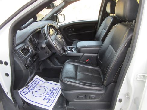 Used 2019 Nissan Titan SL w/ Midnight Edition image 9