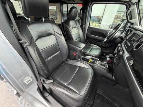 Used 2019 Jeep Wrangler Unlimited Sahara w/ Cold Weather Group AWD/4WD image 12