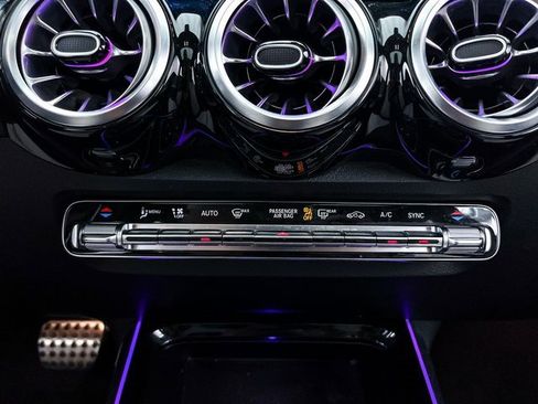 Used 2023 Mercedes-Benz GLB 250 4MATIC image 25