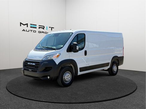 Used 2024 RAM ProMaster 2500 w/ Convenience Group FWD image 4