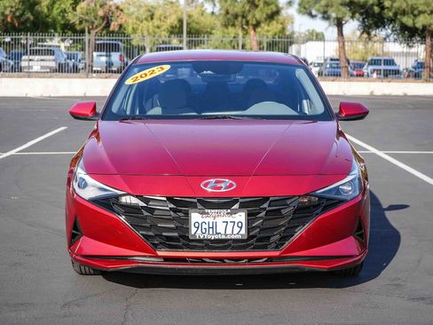 Used 2023 Hyundai Elantra SE FWD image 2