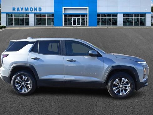 Certified 2025 Chevrolet Equinox LT image 2