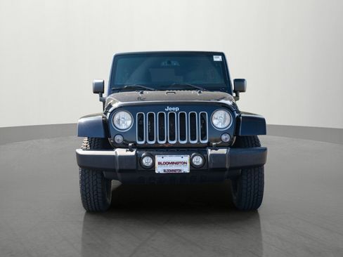 Used 2018 Jeep Wrangler Unlimited Sahara AWD/4WD image 2