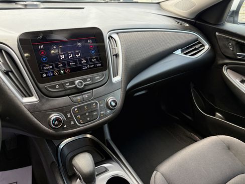 Used 2022 Chevrolet Malibu LT FWD image 26
