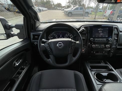 Used 2024 Nissan Titan SV w/ SV Convenience Package image 11