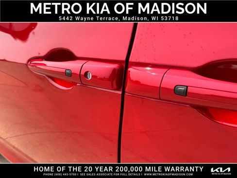 Used 2025 Chrysler Pacifica Select AWD/4WD image 11