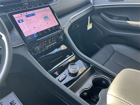 New 2025 Jeep Grand Cherokee L Limited w/ Luxury Tech Group II image 24