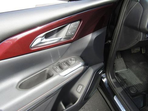 Used 2024 Chevrolet Traverse RS FWD image 19