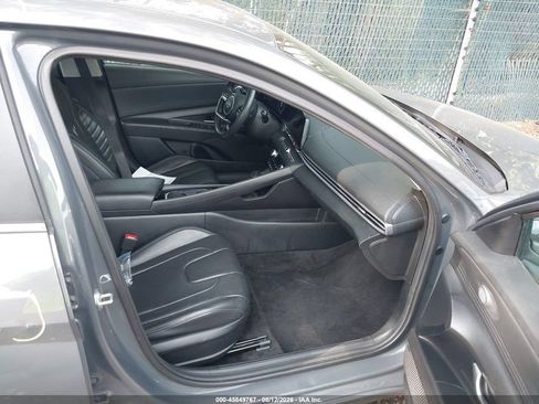 Used 2024 Hyundai Elantra Limited FWD image 3