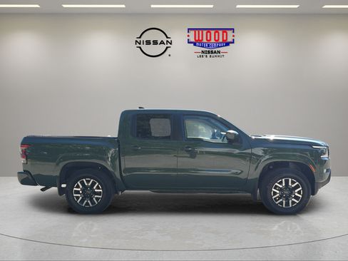 Used 2024 Nissan Frontier SL w/ Technology Package AWD/4WD image 2